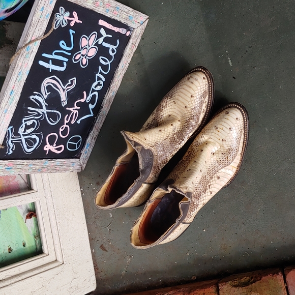 Hondo Shoes - Hondo snakeskin leather booties